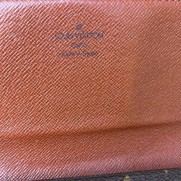 Authentic Louis Vuitton Monogram Bi Fold Wallet